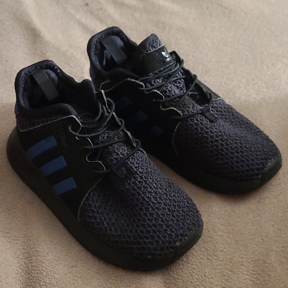 Comfortable Adidas tennis shoes